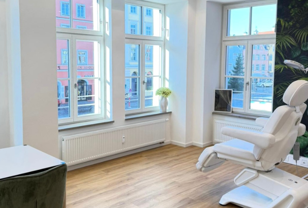 Studio Faltenunterspritzung Landshut, Dr. med. Rashmi Singh