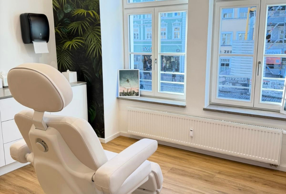 Studio Faltenunterspritzung Landshut, Dr. med. Rashmi Singh